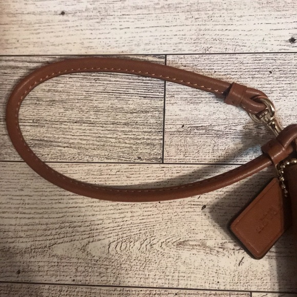 COPY - COACH tan wristlet - Picture 3 of 6